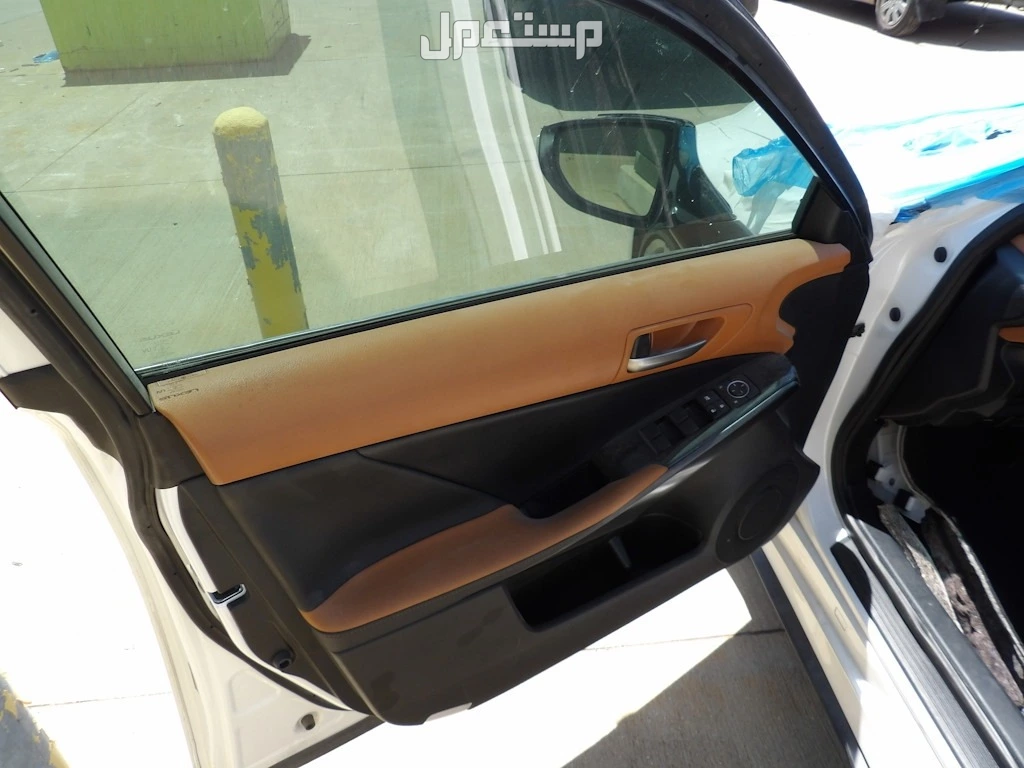 لكزس IS 2021 في دبي بسعر 60 ألف درهم إماراتي