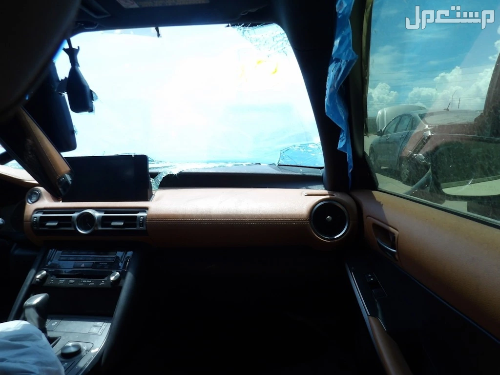 لكزس IS 2021 في دبي بسعر 60 ألف درهم إماراتي