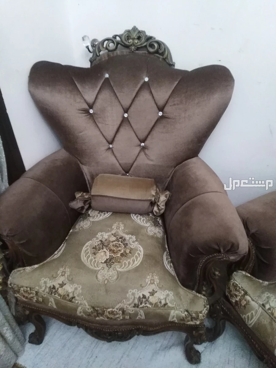 انتريه مكون من اتنين كنبه واتنين فوتيه