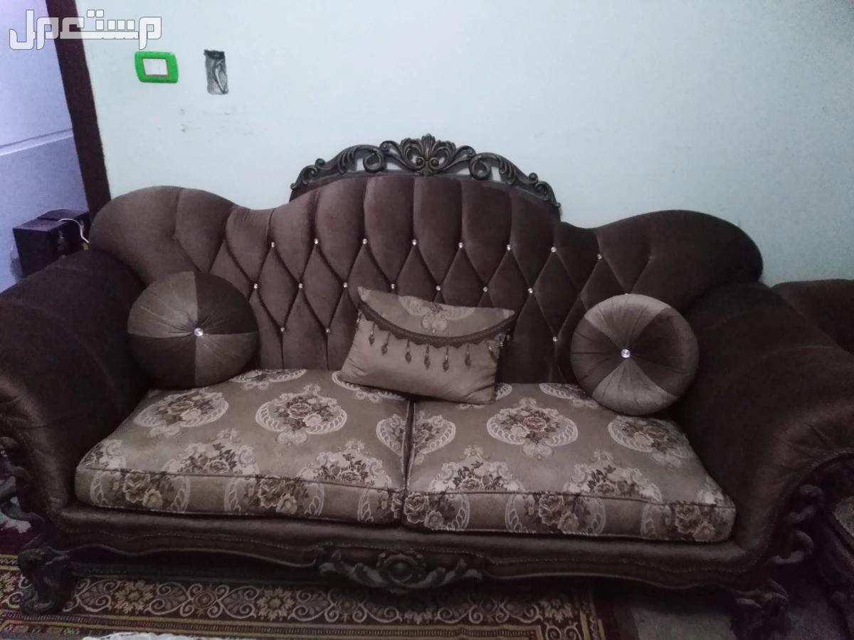انتريه مكون من اتنين كنبه واتنين فوتيه