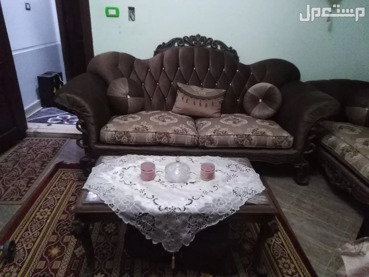 انتريه مكون من اتنين كنبه واتنين فوتيه