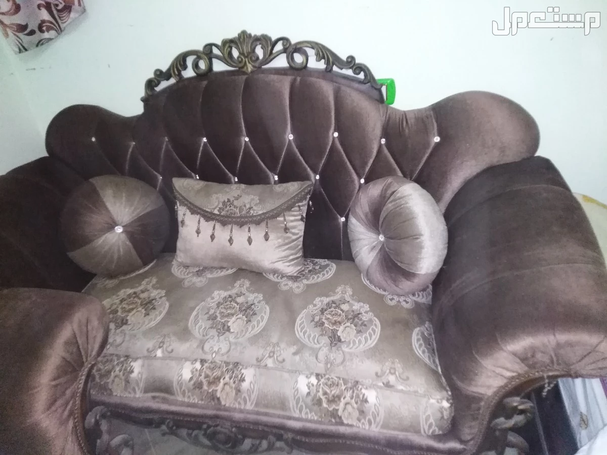 انتريه مكون من اتنين كنبه واتنين فوتيه