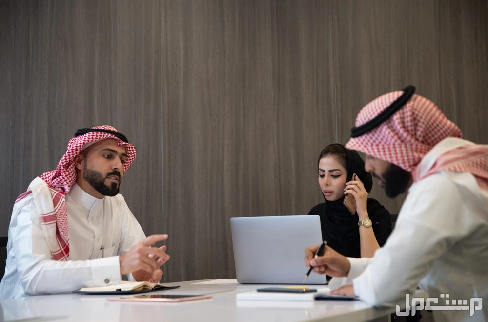 كيفية التحقق من عقد العمل عبر الإنترنت في السعودية لعام 2025 عقود العمل في المملكة العربية السعودية