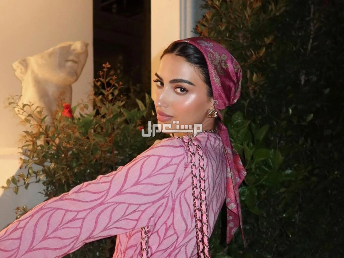أفضل ألوان الطرح للتصوير حسب شكل الوجه ألوان الملابس للبشرة السمراء