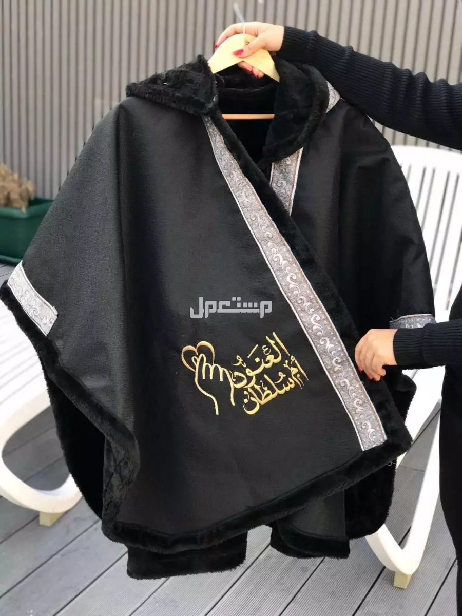 السعر 170ريال سعودي فقط🌹كولكشن الشتاء🧥🧥 ◽شال الموسم 🧣 ▪️مناسب للجنسين (رجالي، نسائي) ▪️قماش رائع وخامه ممتازه. ▪️شال مبطن بفرو . ▪️مقاس موحد✅ ▪️تطريز الاسم او عبارة حسب الطلب🪡 ▪️متوفر ب