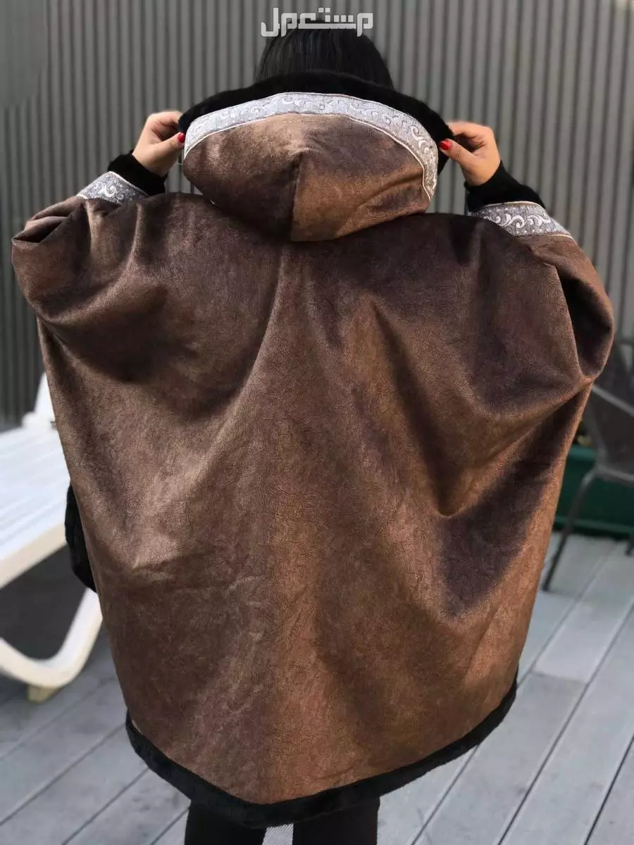السعر 170ريال سعودي فقط🌹كولكشن الشتاء🧥🧥 ◽شال الموسم 🧣 ▪️مناسب للجنسين (رجالي، نسائي) ▪️قماش رائع وخامه ممتازه. ▪️شال مبطن بفرو . ▪️مقاس موحد✅ ▪️تطريز الاسم او عبارة حسب الطلب🪡 ▪️متوفر ب