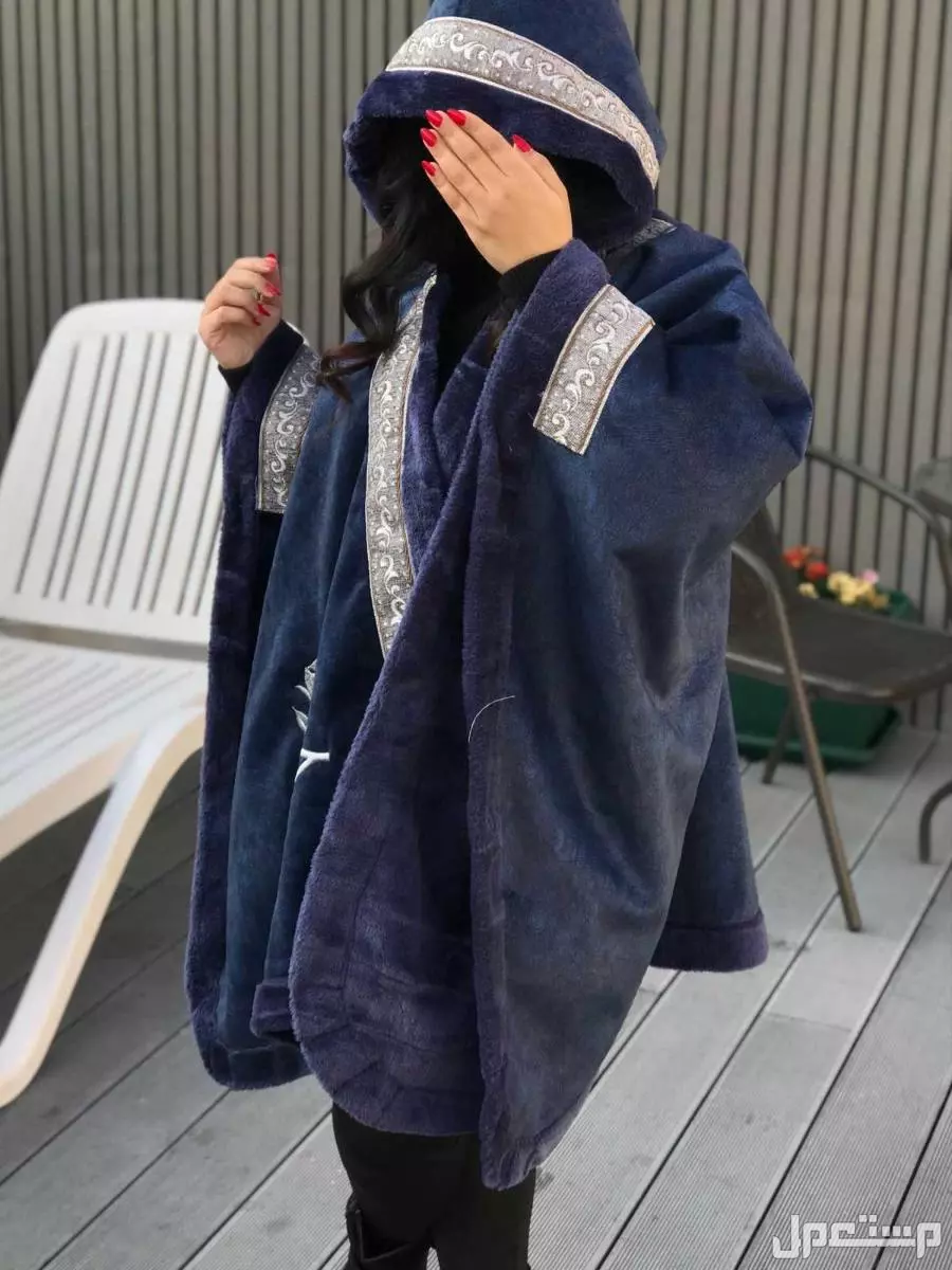السعر 170ريال سعودي فقط🌹كولكشن الشتاء🧥🧥 ◽شال الموسم 🧣 ▪️مناسب للجنسين (رجالي، نسائي) ▪️قماش رائع وخامه ممتازه. ▪️شال مبطن بفرو . ▪️مقاس موحد✅ ▪️تطريز الاسم او عبارة حسب الطلب🪡 ▪️متوفر ب
