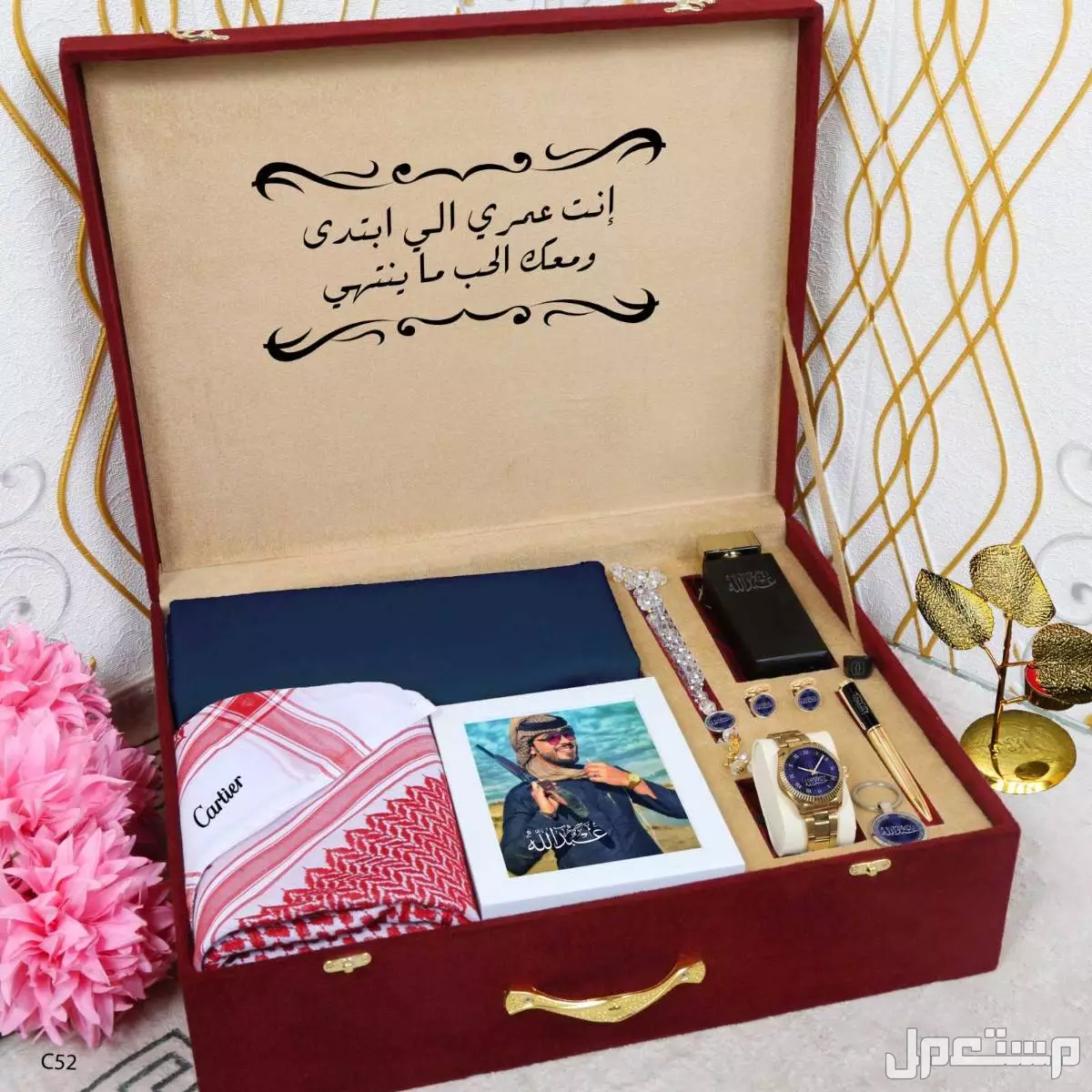 340ريال سعودي 🌹بوكس الشتاء* 🎊🎊  ✨ *كارتير*  ✨    *مكون من* 1️⃣شماغ  ماركة كارتير مقاسات (55-58-60)  2️⃣قماش شتوي  كارتير    *الملحقات*،  لوقو الجيب والرقبه وثمانية ازارير بشعار كارتير 3️⃣