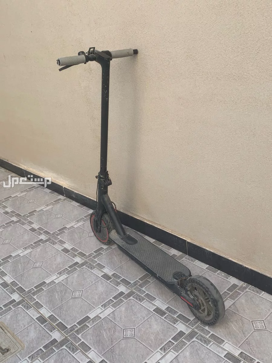 سكوتر كهربائي مستخدم في الرياض بسعر 350 وقابل للمفاوضه