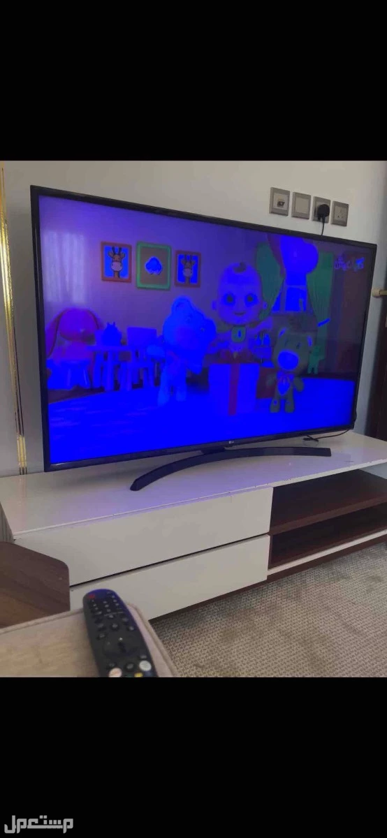 شاشه ال جي للبيع  ب1000 فيهانت فلكس وشاهد وجميع البرامج رسيفر داخلي ساشه ال جي برسيفر موجود فيها نت فلكس وشاهد يوتيوب وكثير من البرامج 65بوصه للبيع