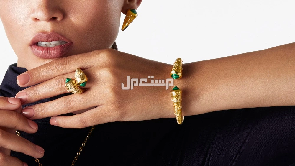 تفسير حلم ارتداء الذهب في المنام للعزباء والمتزوجة حلم لبس الذهب للعزباء
