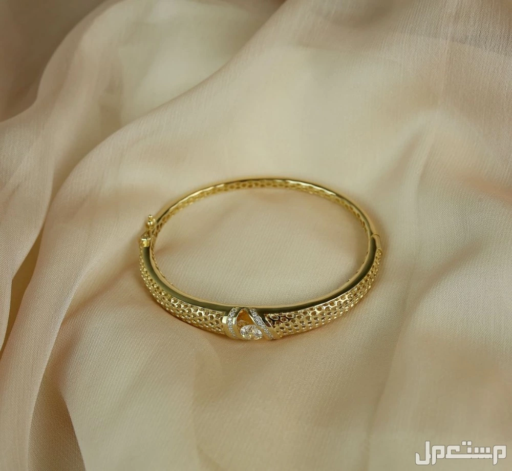 تفسير حلم ارتداء الذهب في المنام للعزباء والمتزوجة تفسير حلم لبس الذهب للعزباء