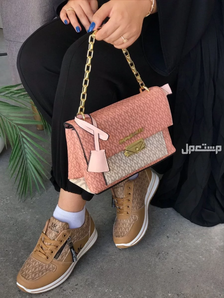 250 ﷼⭐اطقم شنط معاء شوزات⛸️ 👜 🔹ماركه لويس فيتون  🔹ملحقات نفس الصوره 🔹الاكثر طلب✅     السعر : 250﷼ فقط  ___________________ الرياض توصيل فوري  ترقبو جديدنا♻️