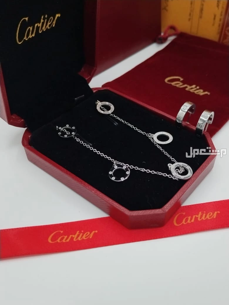 100﷼جديدنا وصل 📛 طقم اكسسوار يتكون من سلسال معى حلق استيل ضمان عام كامل ع اللون.    بدون ملحقات 🔺  ضمان لون 🔺  *السعرالثلاثه الطقم شامل ضريبه 180 ريال*   *السعر الطقم 100﷼ جدددددددددد