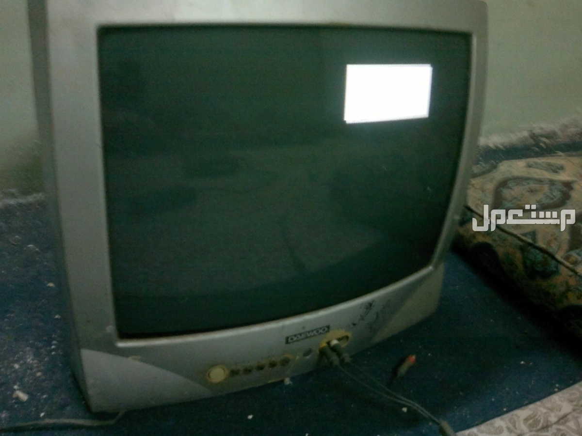 تلفزيون دايو شغال يحتاج له ريموت ب60 ريال