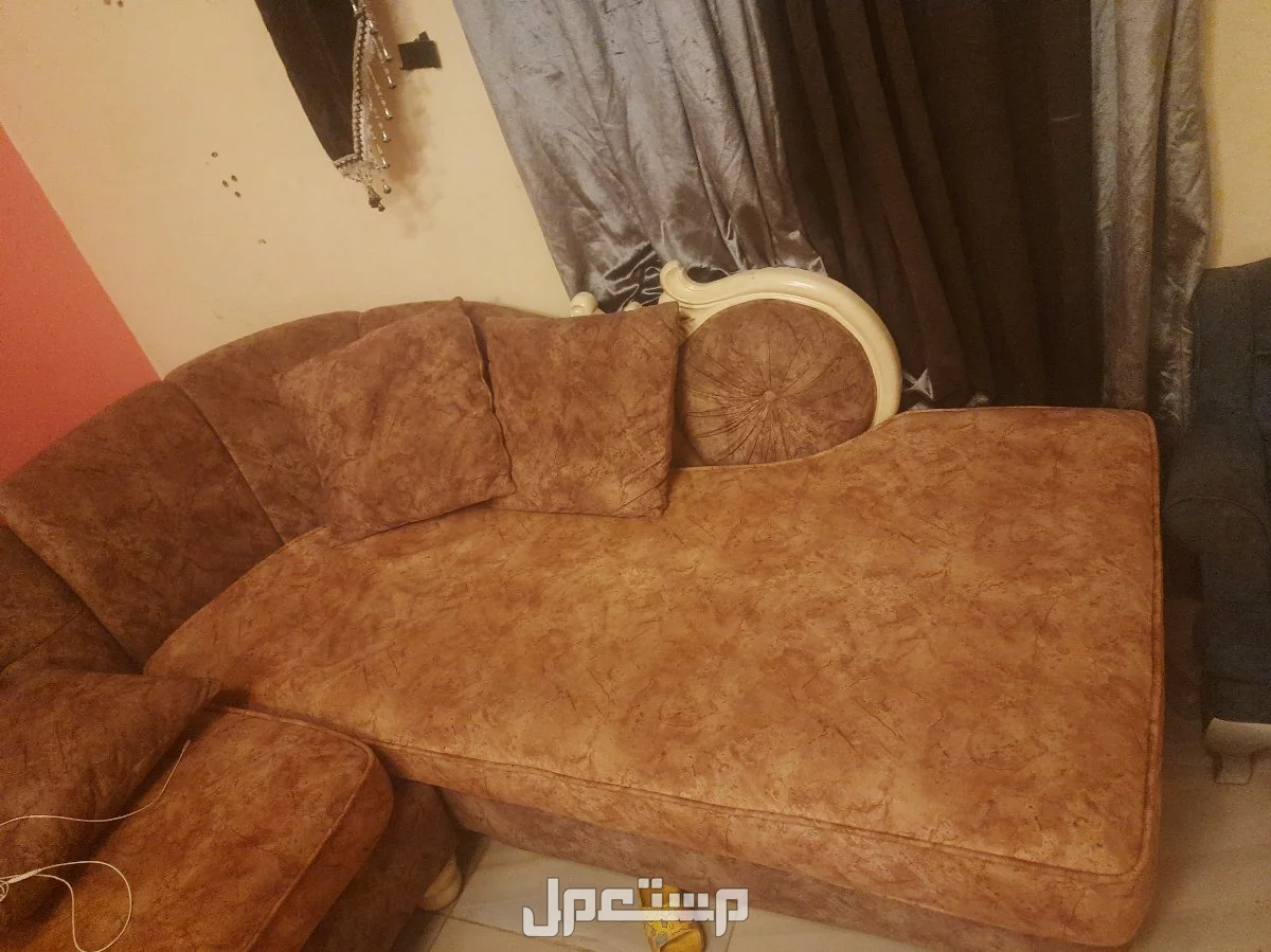 ركنه بكثافه عاليه3قطع وطربيزه  مستعمل