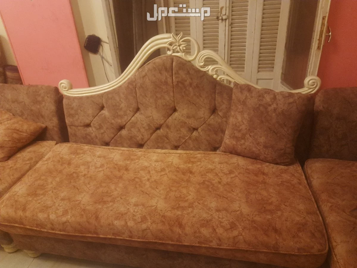 ركنه بكثافه عاليه3قطع وطربيزه  مستعمل
