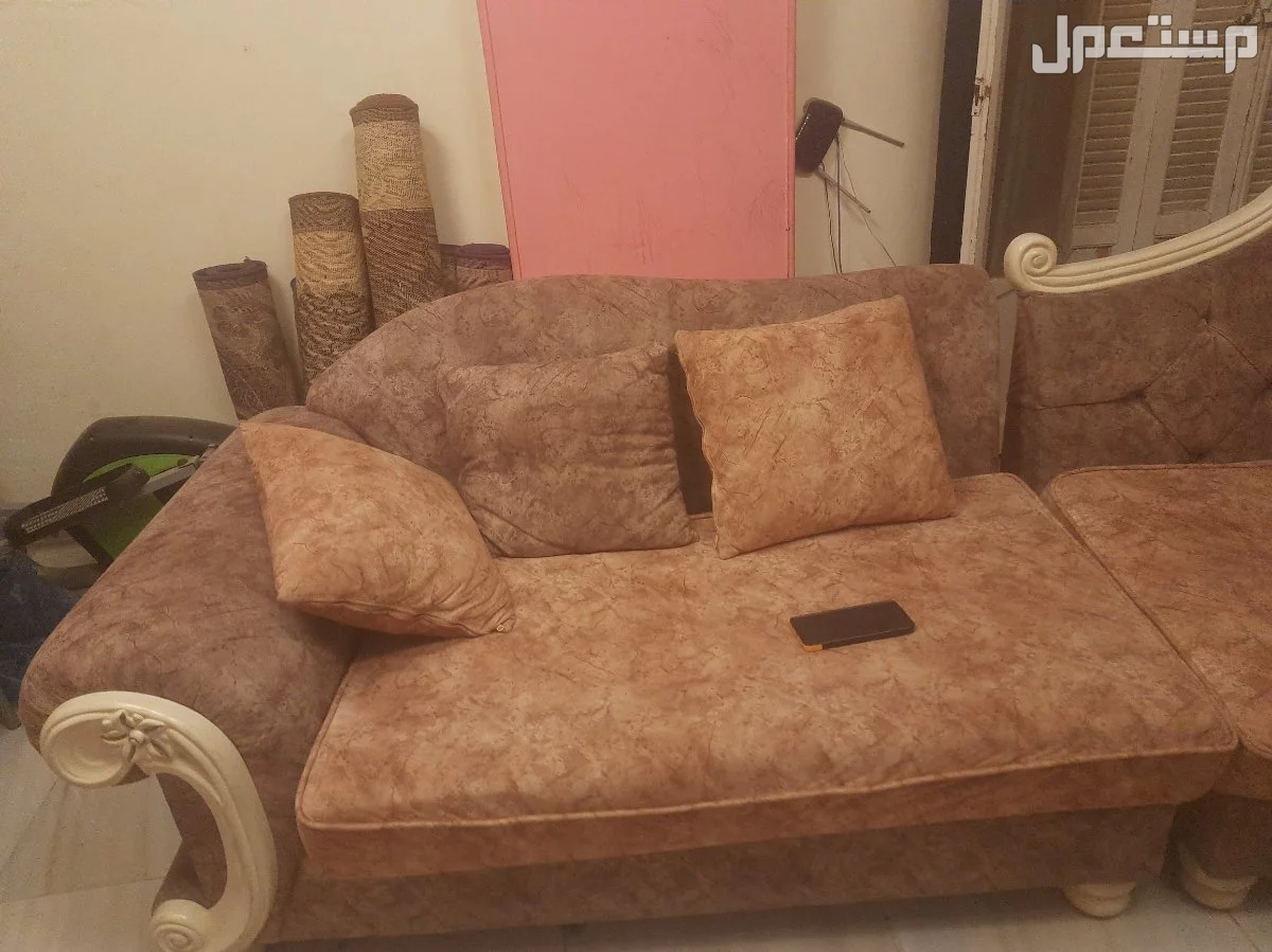ركنه بكثافه عاليه3قطع وطربيزه  مستعمل