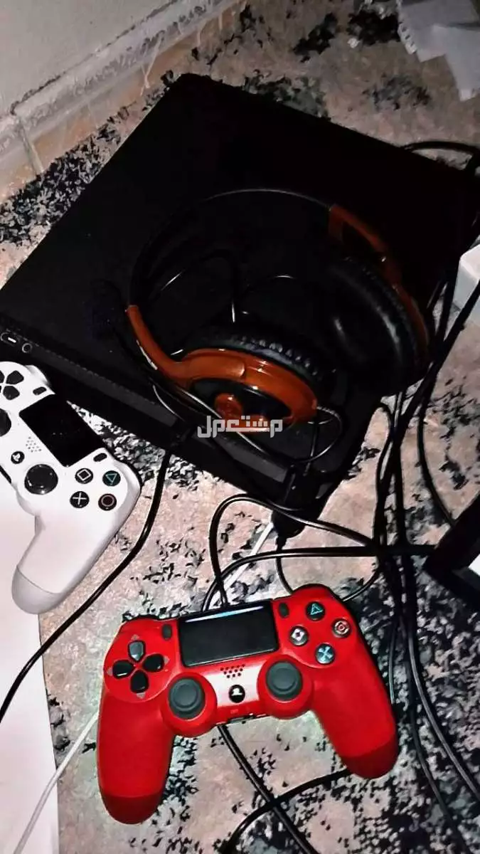 سوني 4 وشاشه 32 بوصه للبيع نظيف