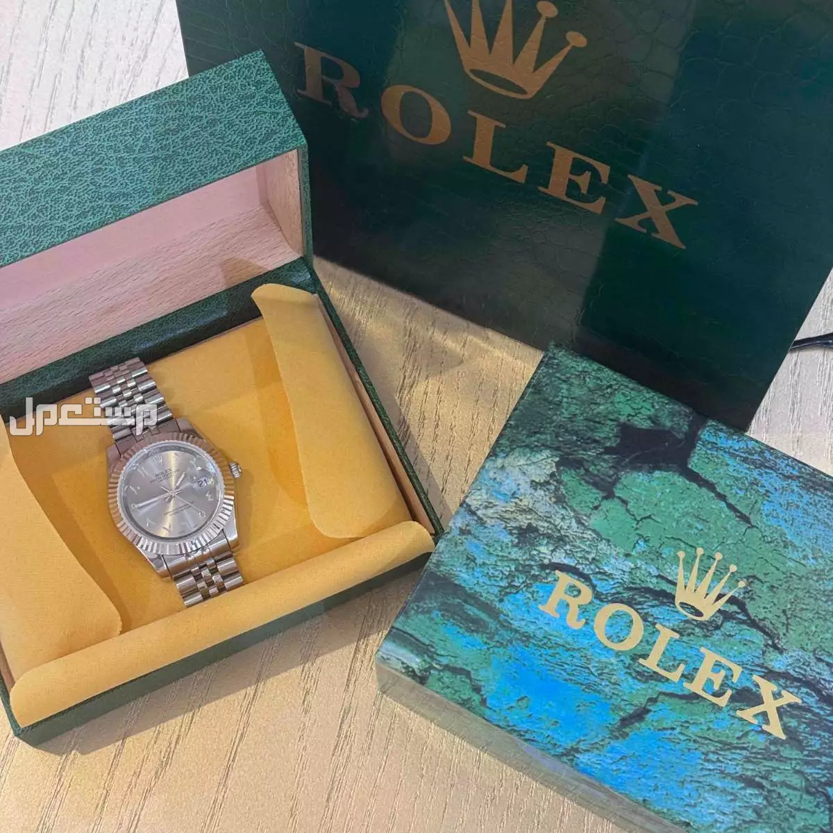 ساعة رولكس لون فضي ارقام عربي  في أبهــــا بسعر 200 ريال سعودي