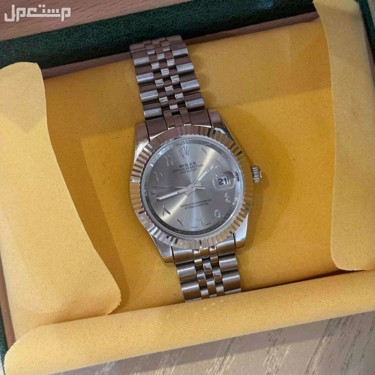 ساعة رولكس لون فضي ارقام عربي  في أبهــــا بسعر 200 ريال سعودي