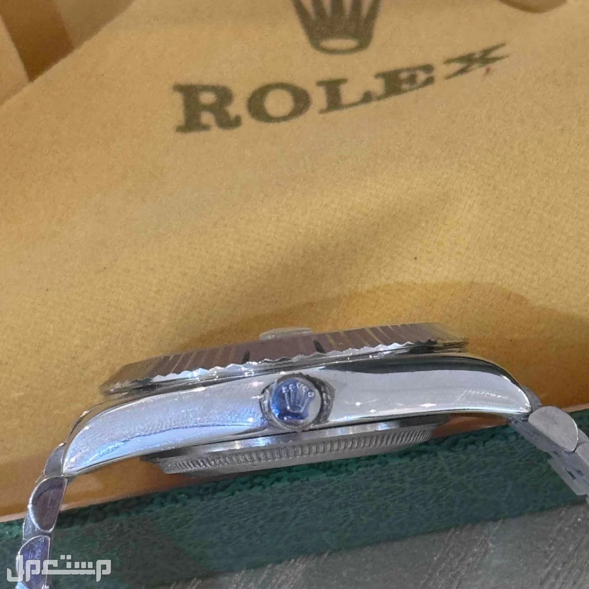 ساعة رولكس لون فضي ارقام عربي  في أبهــــا بسعر 200 ريال سعودي
