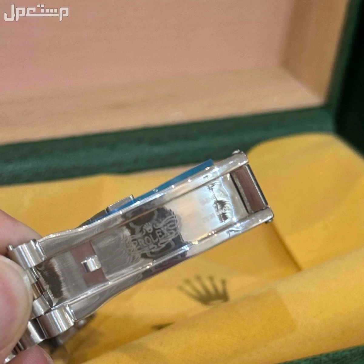 ساعة رولكس لون فضي ارقام عربي  في أبهــــا بسعر 200 ريال سعودي