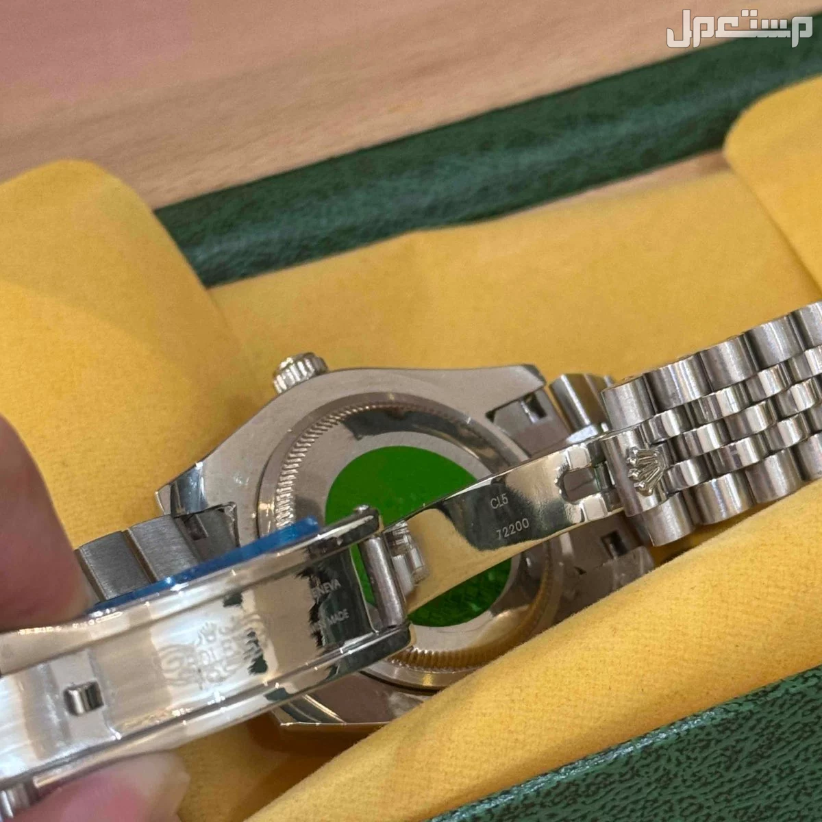 ساعة رولكس لون فضي ارقام عربي  في أبهــــا بسعر 200 ريال سعودي