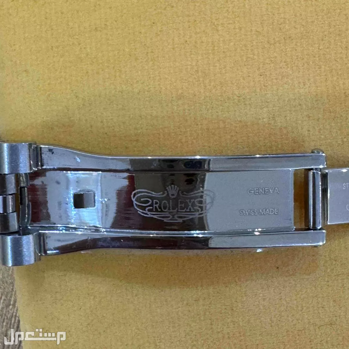 ساعة رولكس لون فضي ارقام عربي  في أبهــــا بسعر 200 ريال سعودي