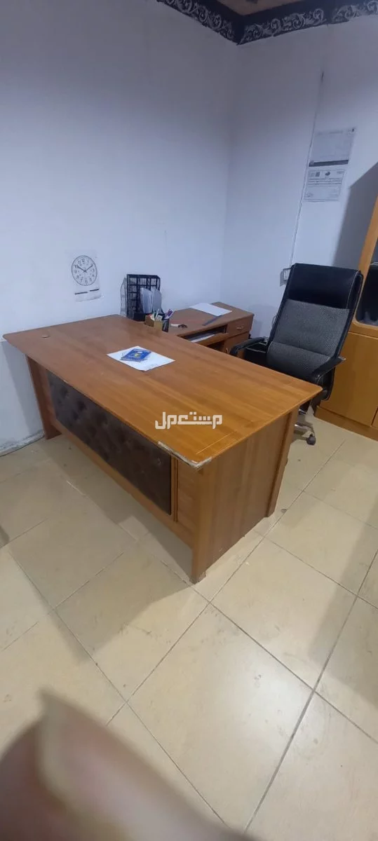 اثاث مكتبي مستعمل للبيع في المدينة المنورة بسعر ألفين ريال سعودي