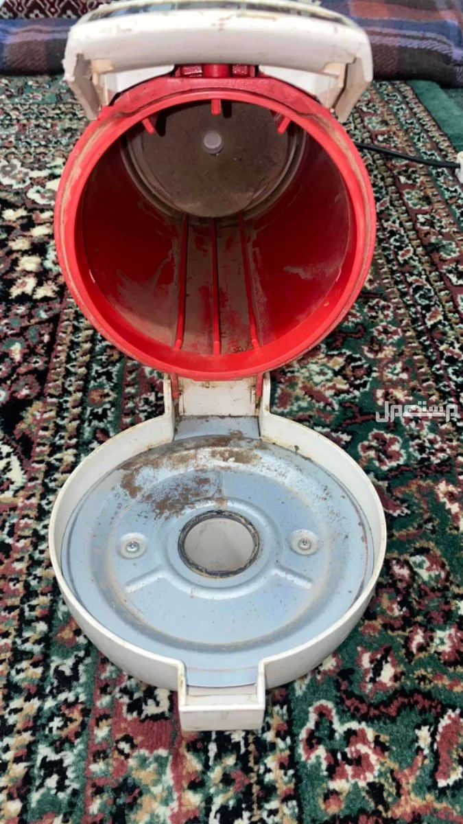 مكنسة سانيو قديمه في خميس مشيط بسعر 200 ريال سعودي