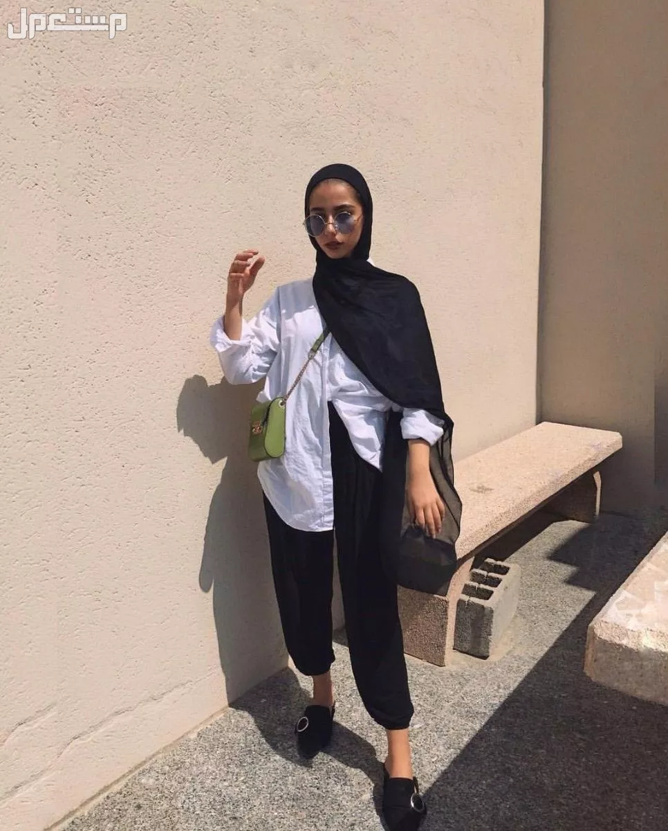 طرق تنسيق القميص الابيض للمحجبات مظهر أنثوي بالقميص الأبيض