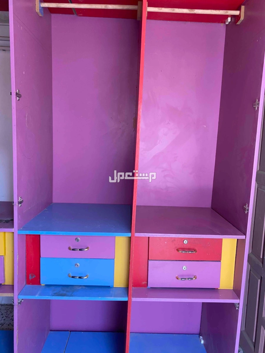 دولاب خشب قوي في نجران بسعر 300 ريال سعودي