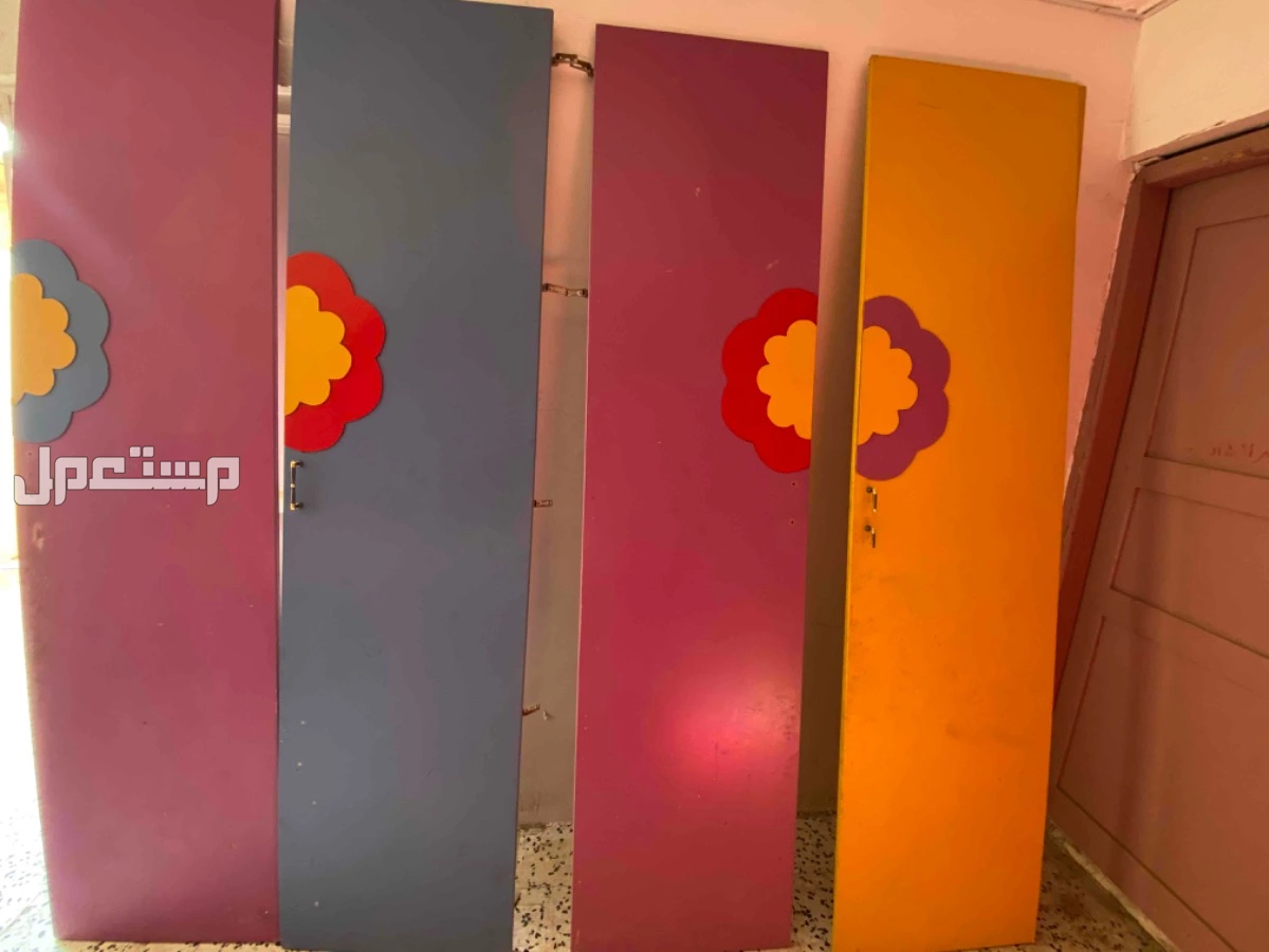 دولاب خشب قوي في نجران بسعر 300 ريال سعودي