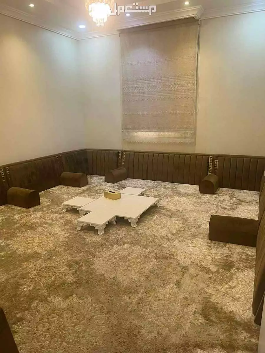 للبيع كنب للبيع مع مساند ضهر وطاولات للبيع