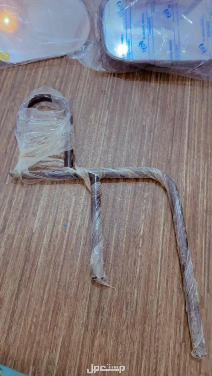 يوجد لدي قطع غيار لشاحنات مرسيدس بجميع الموديلات
