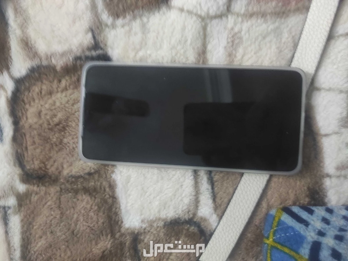 عند الكابلات ماركة اوبو في قسم المطرية بسعر 14 ألف جنيه مصري