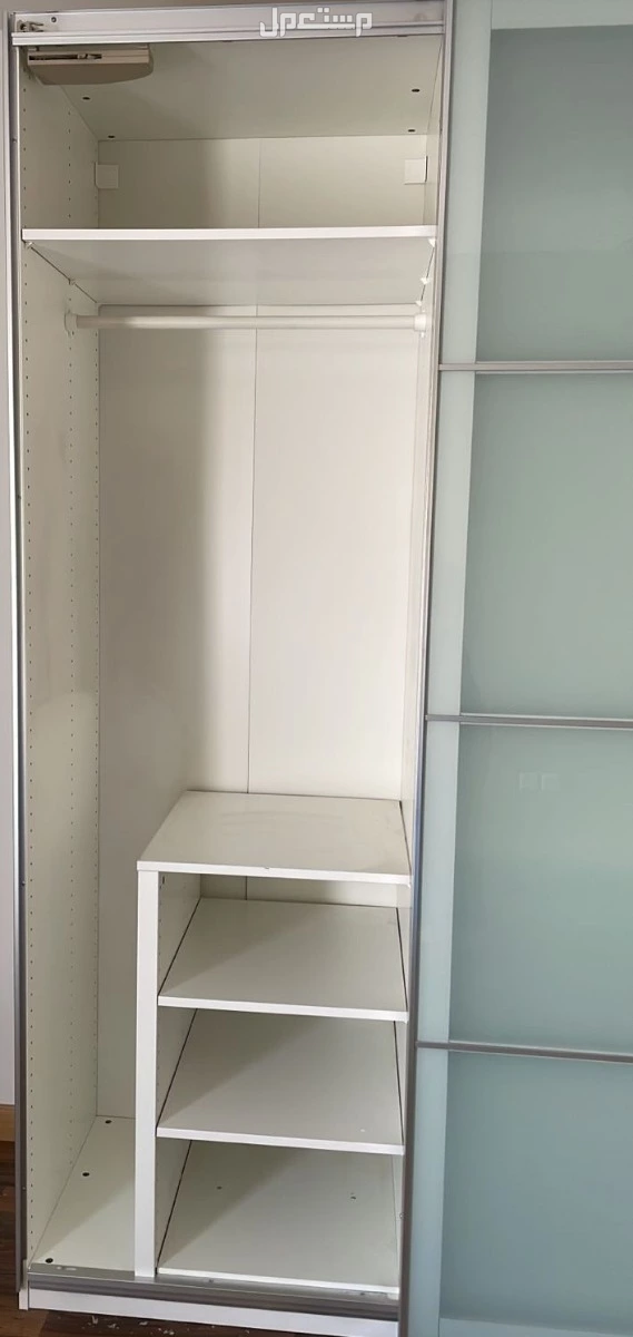 من إيكيا خزانة ملابس كبيرة