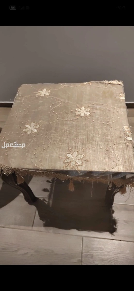 مكة المكرمة  في مكة المكرمة طاولة مربعة