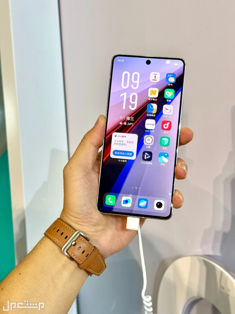 مواصفات وسعر هاتف فيفو iQOO 13 مع المميزات والعيوب vivo iQOO 13