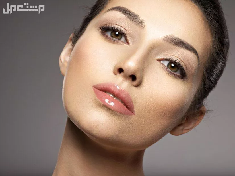 أفضل مكياج ناعم وخفيف للدوام 2025 مع الصور تطبيق مكياج ناعم وخفيف للدوام