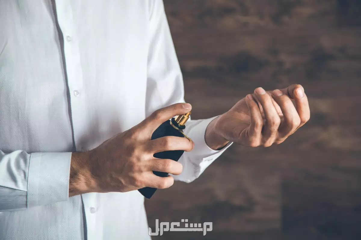 كيفية إزالة بقع العطر عن الملابس بالخطوات وصفة مسحوق الغسيل