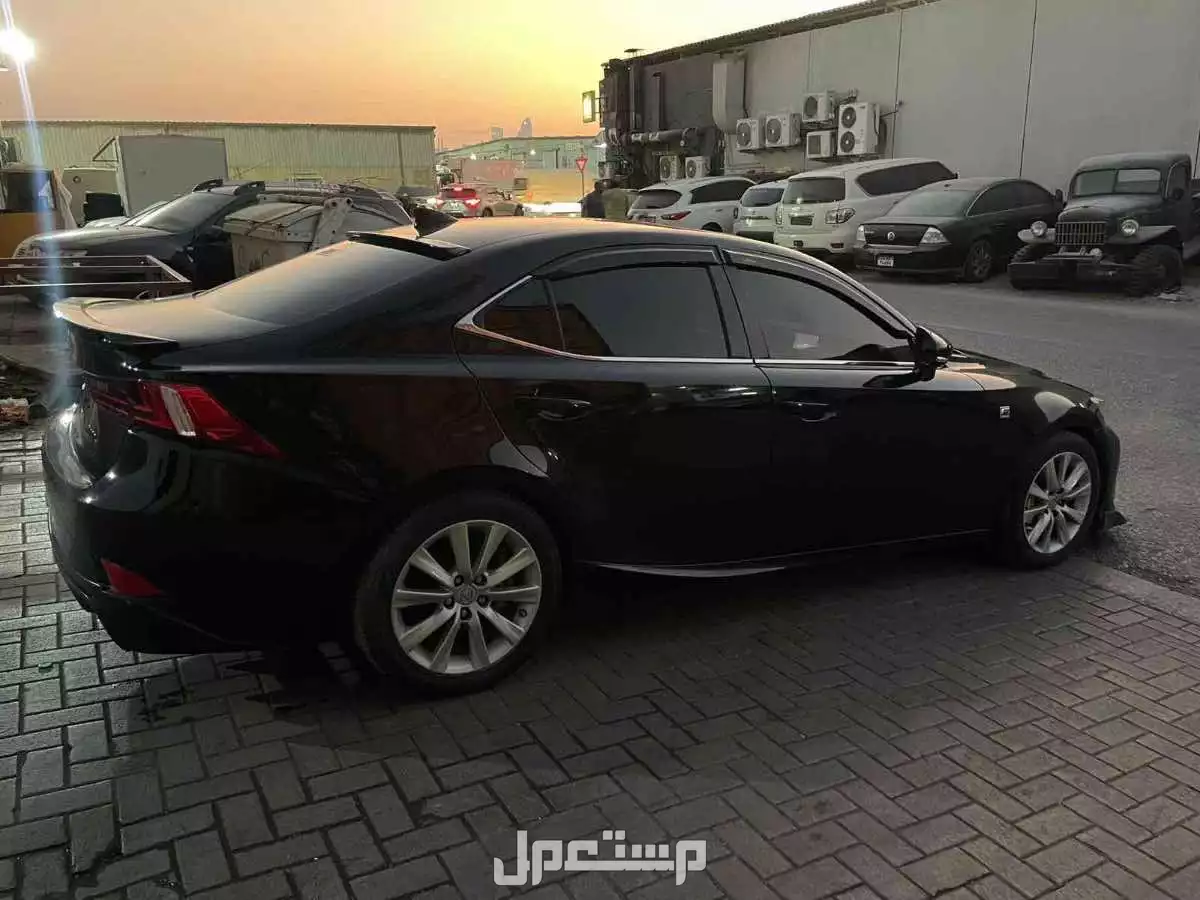 لكزس IS 2016 في دبي بسعر 42 ألف درهم إماراتي