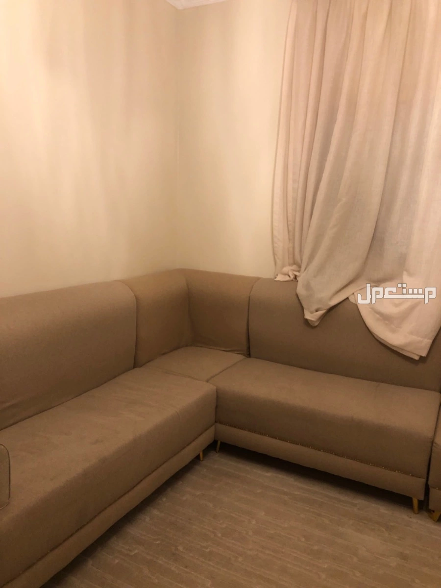 كنب مع ستارة وسجاد نضيفههههههه