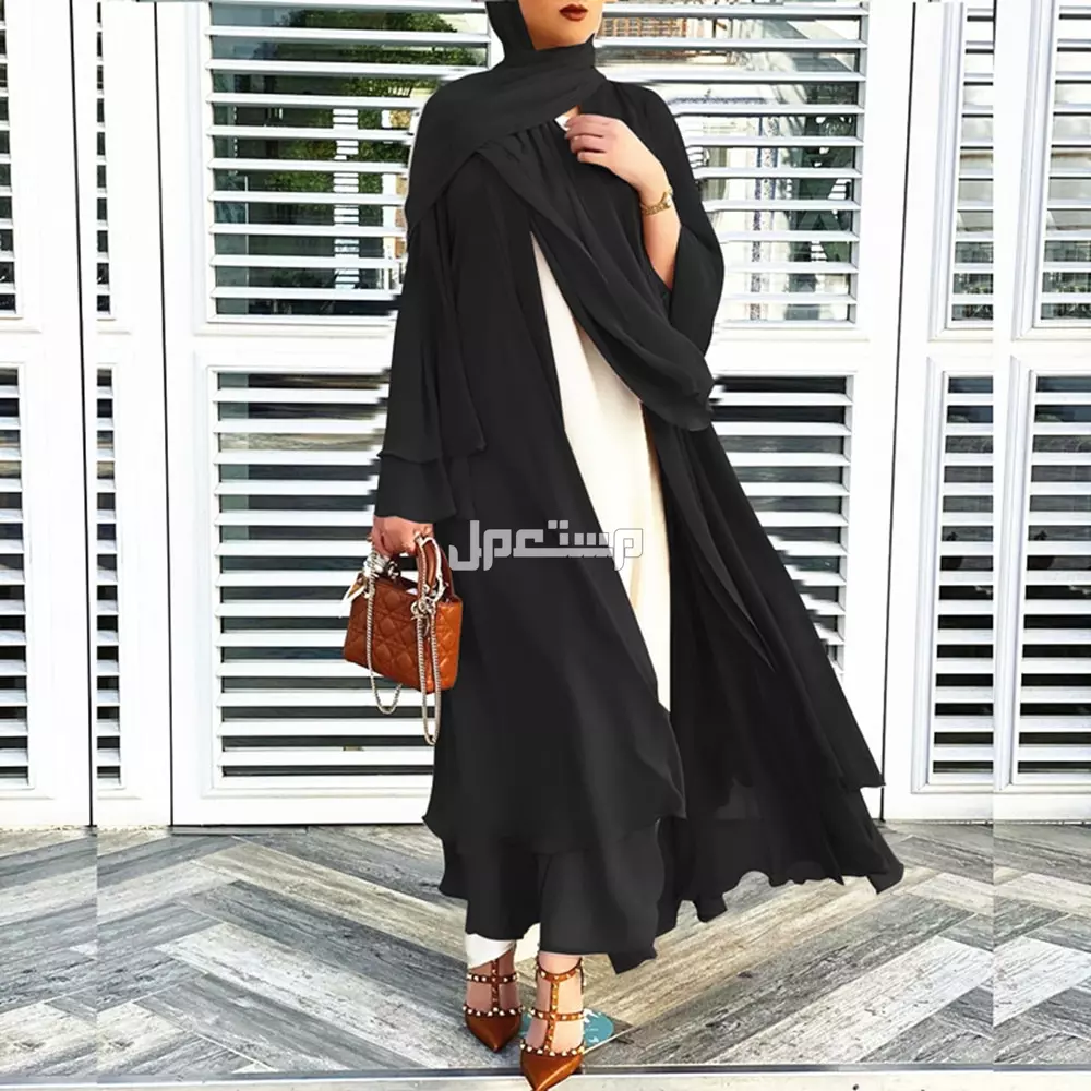 ما تفسير حلم خلع الملابس في المنام للرجل والمرأة؟ ما تفسير قطع ملابس في المنام؟