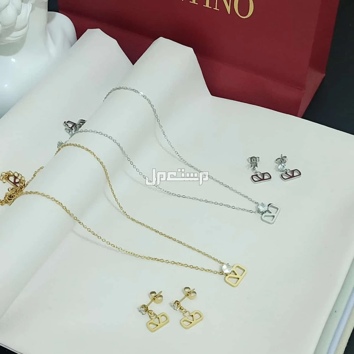 عرض اطقم اكسسوارات ماركات سلسال وحلق