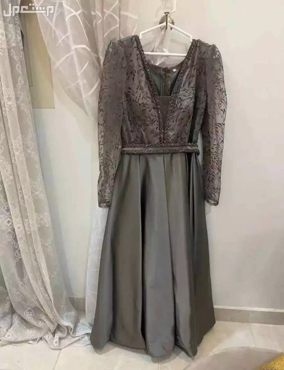 للبيع فستان سهره لبس مره وحده مقاس m
