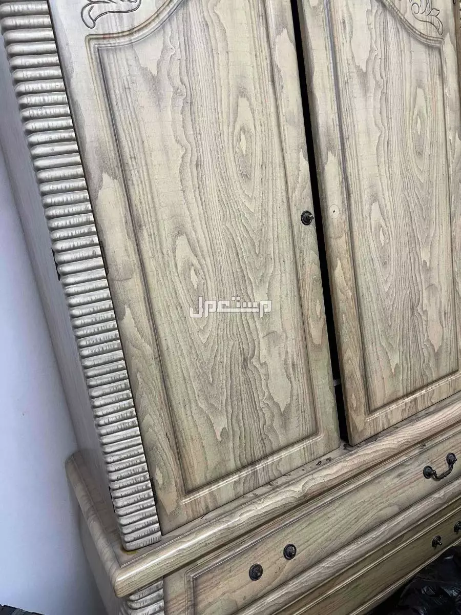 للبيع كنب+ مكيف= شبهه جديد. وغرفة نوم مستعمله.