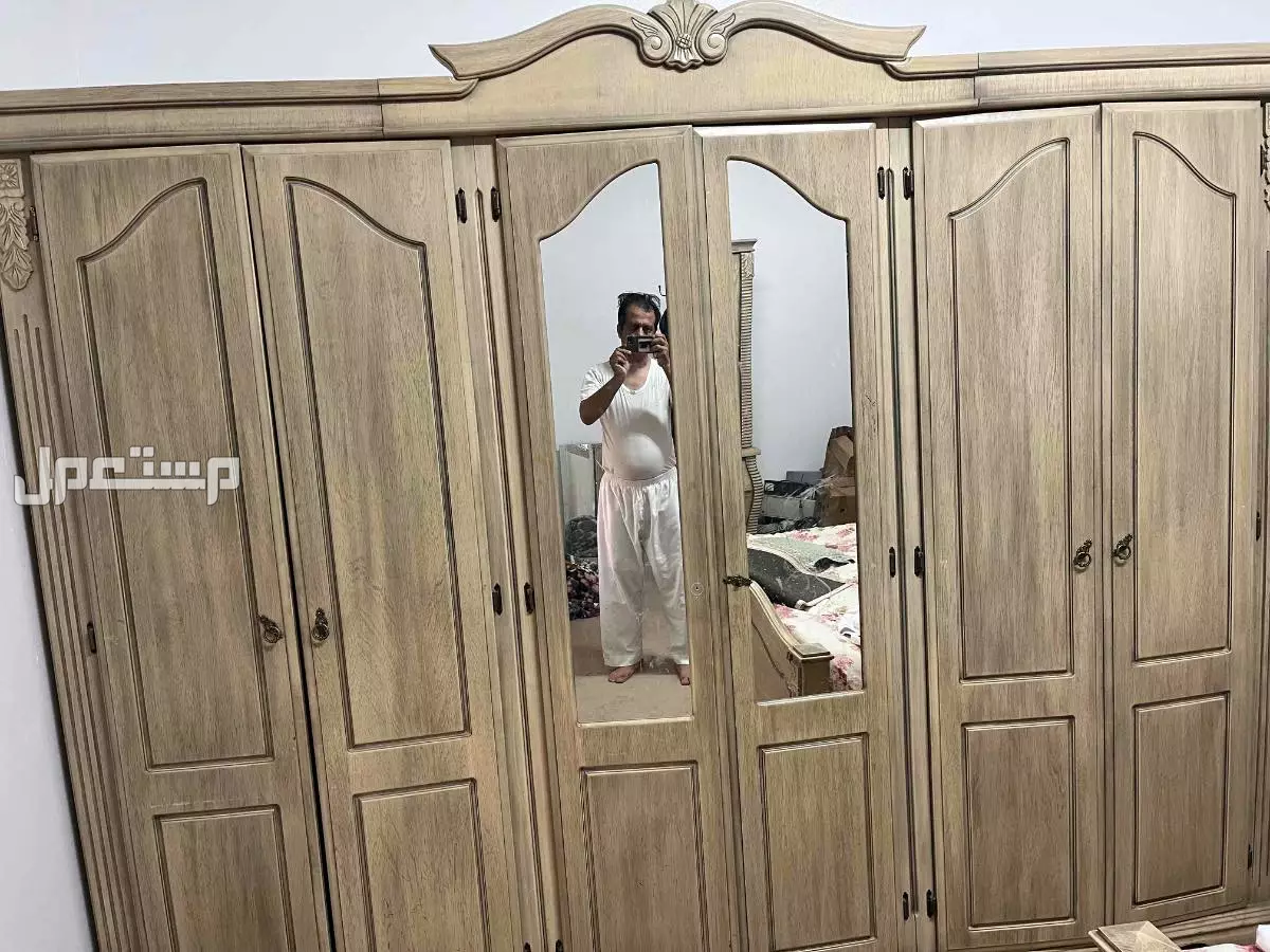 للبيع كنب+ مكيف= شبهه جديد. وغرفة نوم مستعمله.