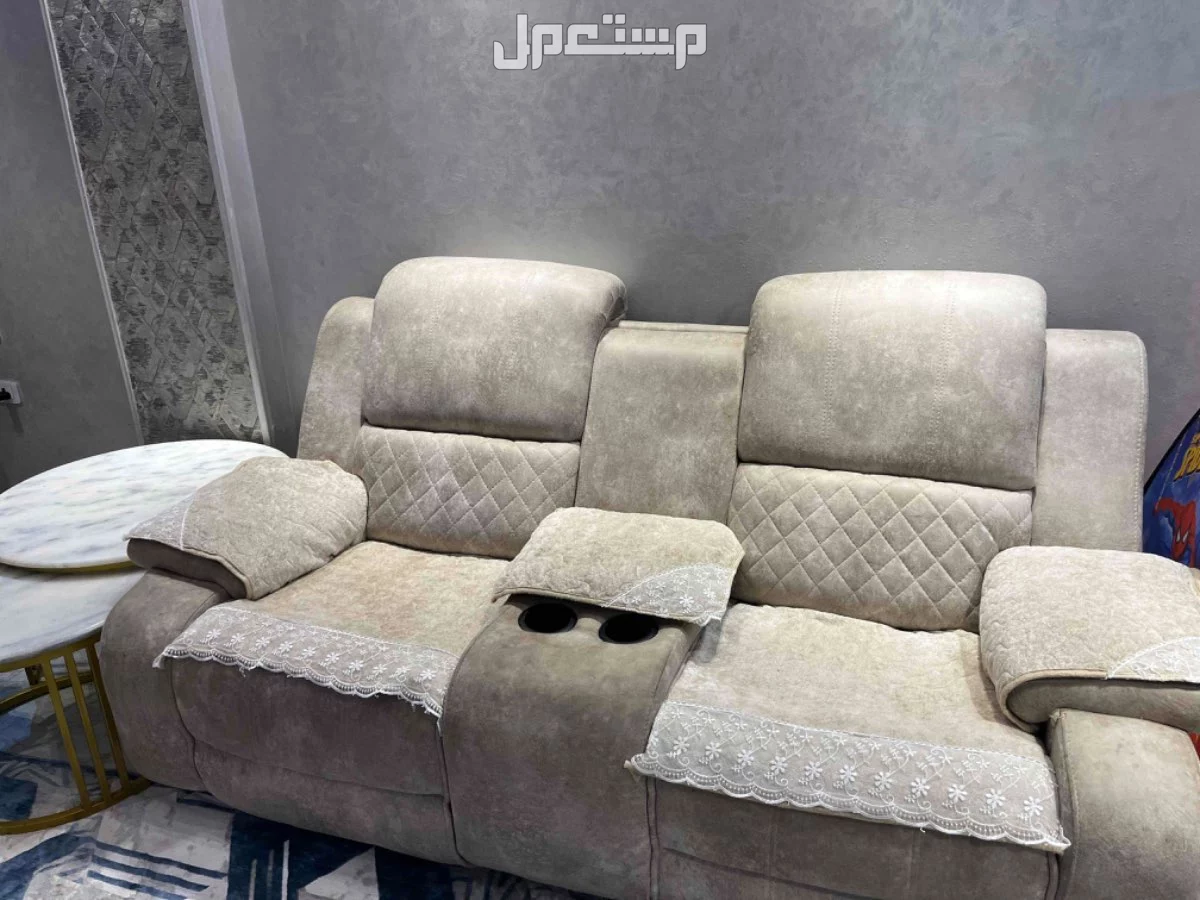 كنبه كبيره وكنبه صغيره وكرسي هزاز